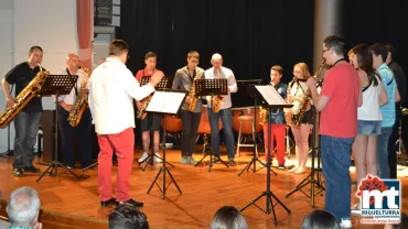 imagen de audición final del curso de saxo, alumnado y docentes Escuela de Música Miguelturra