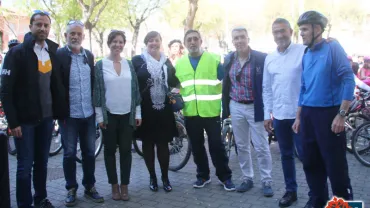 imagen de autoridades, docentes y organización Marcha Ciclista, abril 2017