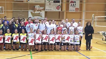 imagen del partido de baloncesto y apoyo a las personas con SIDA, diciembre 