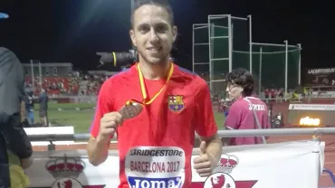 imagen de Alberto Imedio con su Medalla de Bronce, 2017