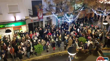 imagen de las personas congregadas para celebrar el nuevo año 2018, Campanadas Churriegas