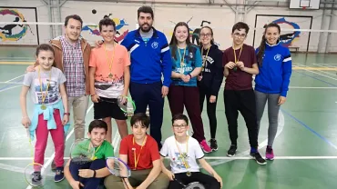 imagen de participantes, organización y concejal de Deportes, campeonato bádminton San Isidro 2019