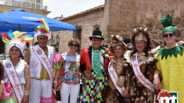 imagen de autoridades institucionales y carnavaleras en el Carnaval de Verano 2019 de Miguelturra