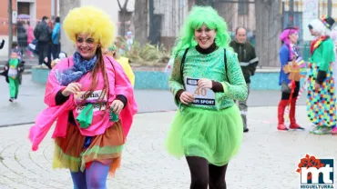 imagen de concejalas participando en la Carrera de Máscaras 2016