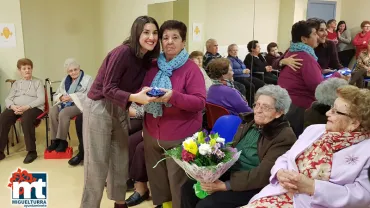 imagen del acto de entrega de regalos de familiares en el SED, diciembre 2018