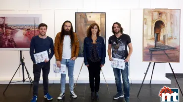 imagen de la concejala de Cultura y ganadores Certamen Pintura Rápida 2017