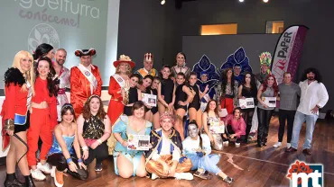 imagen grupal de participantes, autoridades y organización concurso Tu Careta Me Suena, Carnaval 2020 Miguelturra