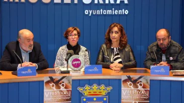 imagen Victoria Sobrino y Fátima Mondéjar, en la zona central, y Claudio Fernández y Carmelo López a ambos lados (iz-de), octubre 2017
