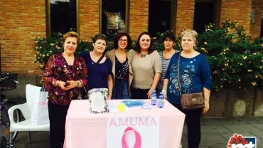 imagen de autoridades del Ayuntamiento y Asociación AMUMA, octubre 2015