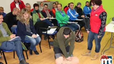imagen de la sesión del curso sobre uso de desfibriladores, febrero 2016