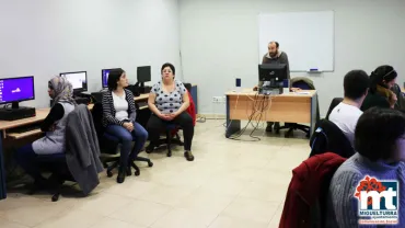 imagen de Javier Mohíno y alumnado al comienzo del curso, abril 2016