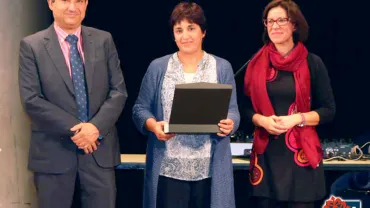 imagen de autoridades y directora del Instituto de Secundaria en los Premios Educativos, octubre 2015