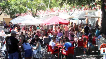 imagen de personas disfrutando de las Ferias en el parque Doctor Fleming, septiembre 2017