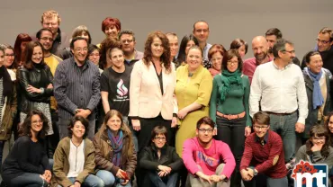 imagen de autoridades, director y protagonista del Viaje de Carla y asistentes a la proyección, mayo 2016