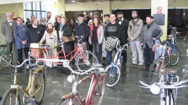 imagen de organizadores y participantes en el encuentro de bicicletas clásicas, marzo 2018, fuente imagen Asociación Bicicletas Clásicas Miguelturra