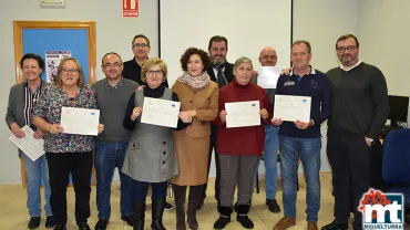 imagen grupal entrega diplomas del currso CapacitaTIC+55 en Miguelturra, diciembre 2019