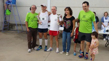 imagen entrega de trofeos Carerra Solidaria, mayo 2017
