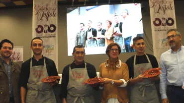 imagen de autoridades y participantes en la feria Sabores del Quijote, noviembre 2018