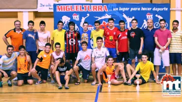 imagen grupal tras la Final de la Liga de Verano de Fútbol Sala 2015 de Miguelturra