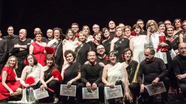 imagen grupal participantes exhibición de baile, junio 2018