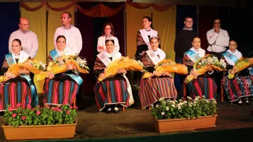 Coronación reina y damas con la corporación 2015