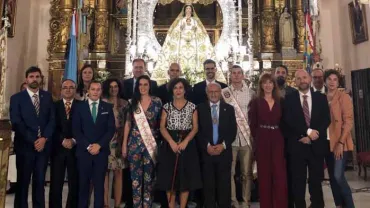 imagen de la Corporación Municipal con la Virgen de la Estrella tras ella, septiembre 2019