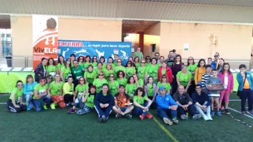 imagen grupal de participantes, autoridades y organización tras la Carrera por la Igualdad 2019