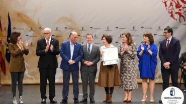 imagen de autoridades y premiados en uno de los momentos de la Gala, febrer0 2020, fuente imagen JCCM