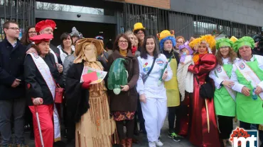 imagen de autoridades, jurado y personas ganadoras concurso Fruta en Sartén Carnaval 2017 Miguelturra