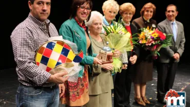 imagen de autoridades y homenajeada Fiesta de la  Ausente 2016