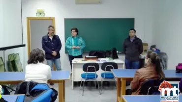 imagen del concejal, monitor, responsable y alumnado del curso, mayo 2016