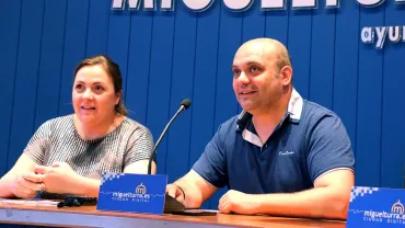 imagen de Ana Belén Chacón y José Félix Martín, durante la presentación del Mujer, Deporte y Salud, mayo 2016