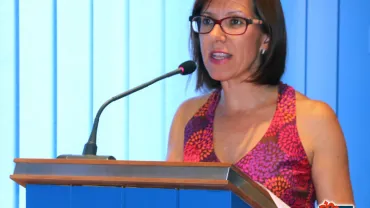 imagen de la alcaldesa Victoria Sobrino en el Salón de Plenos, agosto 2015