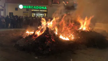 imagen de la hoguera de San Antón 2018 en Miguelturra, fuente imagen Vicente Yerves 