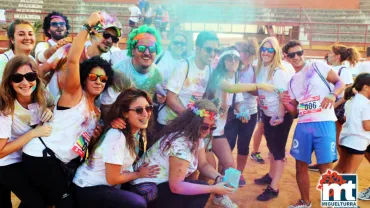 imagen de jóvenes participantes en la carrera de colores de las Ferias 2015 de Miguelturra