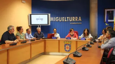 imagen reunión en Miguelturra sobre proyectos de la pasarela, junio 2017