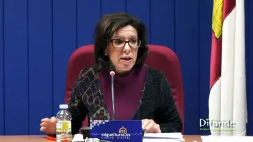 imagen de la alcaldesa Victoria Sobrino presidiendo el Pleno Ordinario del 3 de diciembre de 2015