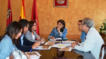 imagen de la reunión técnica entre los ayuntamientos de Ciudad Real y Miguelturra sobre la futura pasarela, octubre 2015
