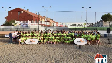 imagen grupal de organización, autoridades y participantes del Clinic de Vóley Playa Miguelturra 2019