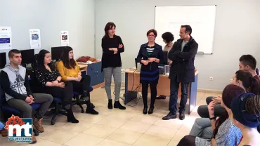 imagen de autoridades, docente y alumnado del curso durante su inauguración, abril 2018