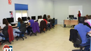 imagen inicio del curso de contabilidad en el Centro de la Mujer, octubre de 2015