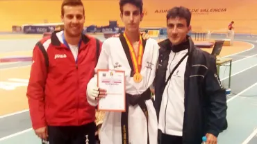 imagen del equipo del Kim Miguelturra, con Mario en el centro, fuente imagen Kim Miguelturra