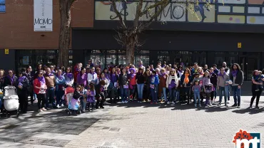 imagen en el parque Doctor Fleming de participantes en la marcha del 8 de marzo de 2020