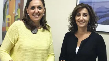 imagen de la concejala Fátima Mondéjar (derecha) y Marisa Gómez (izquierda), abril 2017