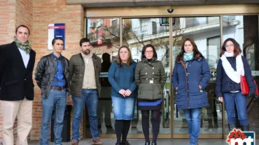 imagen de la concentración silenciosa ante las puertas del Ayuntamiento por los asesinatos en Kabul, diciembre 2015