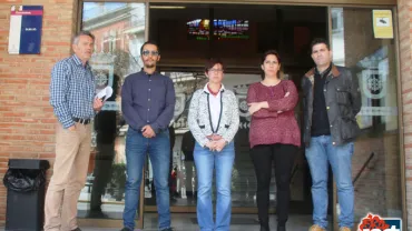 imagen del minuto de silencio en las puertas del Ayuntamiento, marzo 2017