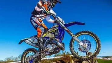 imagen del motorista Ángel Rubio, fotografía de Alfonso Gómez