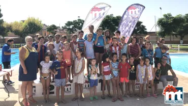 imagen de participantes y concejales, Campeonato Local Natación Ferias 2018