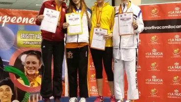 imagen de Natalia Ruedas Díaz  (derecha) y resto del podio en Alicante, marzo 2017