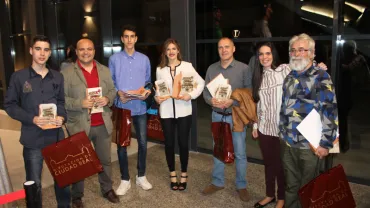 imagen de deportistas y concejal de Deportes en la Gala Provincial del Deporte